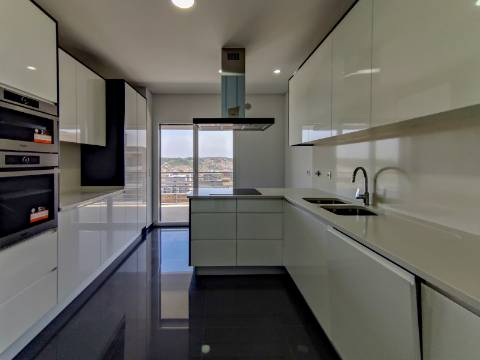 Penthouse T3 Duplex com Terraço e Box | Colinas do Cruzeiro, Odivelas