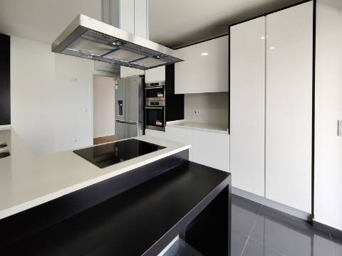 Penthouse T3 Duplex com Terraço e Box | Colinas do Cruzeiro, Odivelas