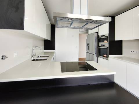 Penthouse T3 Duplex com Terraço e Box | Colinas do Cruzeiro, Odivelas