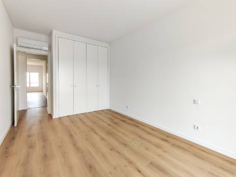 Penthouse T3 Duplex com Terraço e Box | Colinas do Cruzeiro, Odivelas