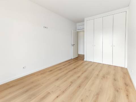 Penthouse T3 Duplex com Terraço e Box | Colinas do Cruzeiro, Odivelas