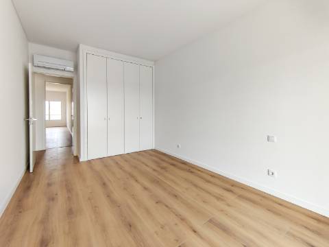 Penthouse T3 Duplex com Terraço e Box | Colinas do Cruzeiro, Odivelas