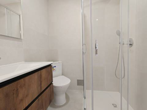 Apartamento T3 Totalmente Remodelado | Luz Natural e Varandas | Reboleira, Amadora