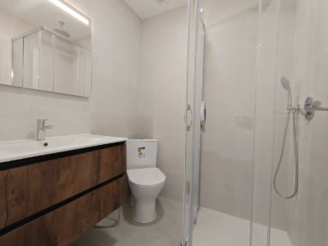 Apartamento T3 Totalmente Remodelado | Luz Natural e Varandas | Reboleira, Amadora