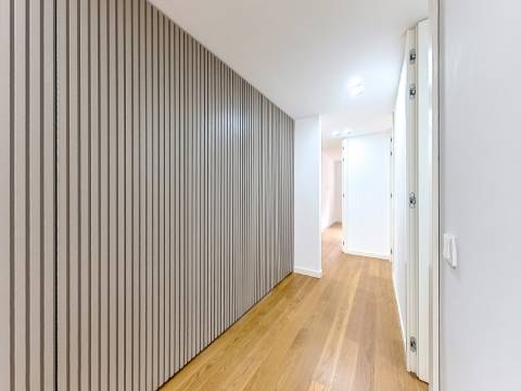 Espaço Comercial Remodelado - 3 Suítes | Casal da Carochia, Ramada (Odivelas)