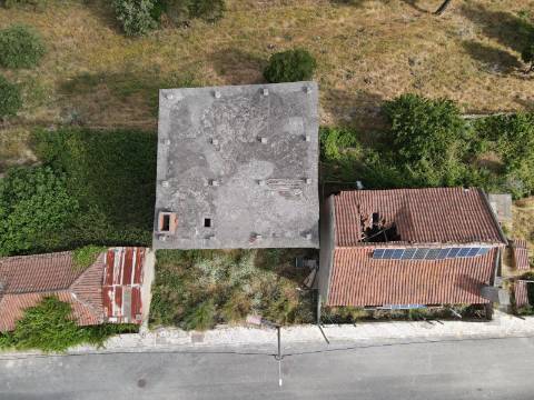 Terreno com 274m2 para Construção de Moradia Unifamiliar no Alto das Arroteias, Caneças