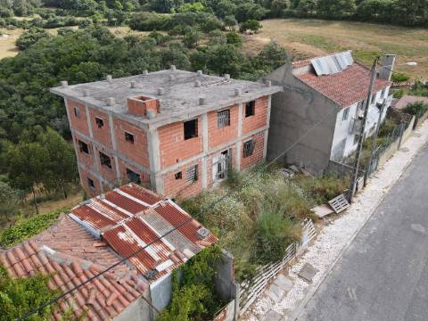 Terreno com 274m2 para Construção de Moradia Unifamiliar no Alto das Arroteias, Caneças