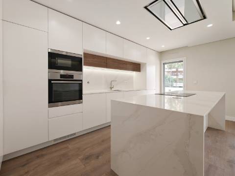 Apartamento T3+1 (T4) com Terraço e Estacionamento para 4 Viaturas | Colinas do Cruzeiro, Odivelas