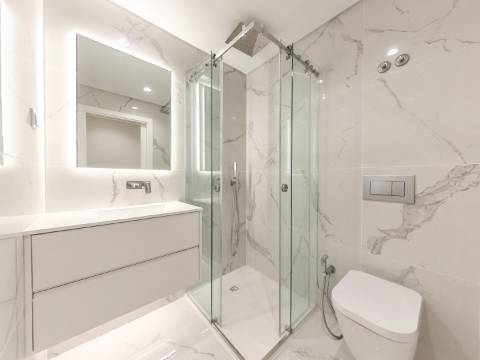 Apartamento T3+1 (T4) com Terraço e Estacionamento para 4 Viaturas | Colinas do Cruzeiro, Odivelas