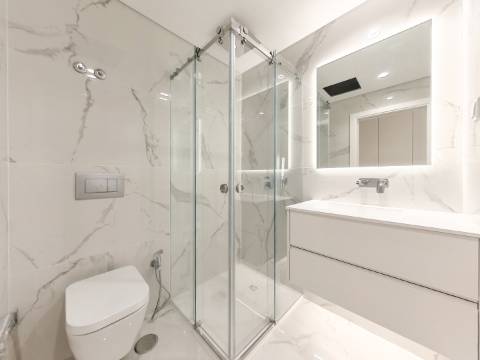 Apartamento T3+1 (T4) com Terraço e Estacionamento para 4 Viaturas | Colinas do Cruzeiro, Odivelas