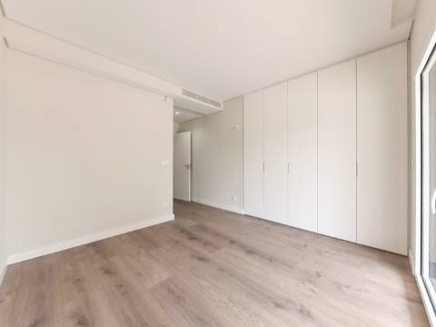 Apartamento T3+1 (T4) com Terraço e Estacionamento para 4 Viaturas | Colinas do Cruzeiro, Odivelas