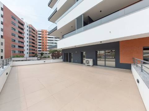 Apartamento T3+1 (T4) com Terraço e Estacionamento para 4 Viaturas | Colinas do Cruzeiro, Odivelas
