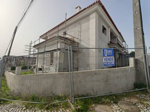 Moradia Geminada T3+1 Terraço - Granjas Novas (Em Construção)