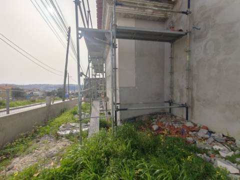 Moradia Geminada T3+1 Terraço - Granjas Novas (Em Construção)