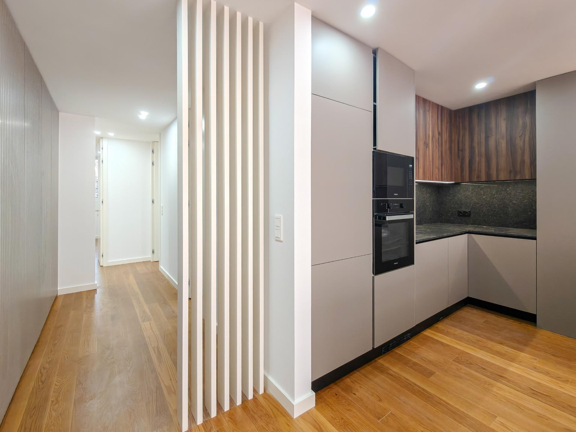 Apartamento T3 (Espaço Comercial Adaptado com 3 Suítes) | 140m² | Ramada, Odivelas
