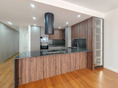 Imóvel Remodelado - 3 Suítes | Casal da Carochia, Ramada (Odivelas)