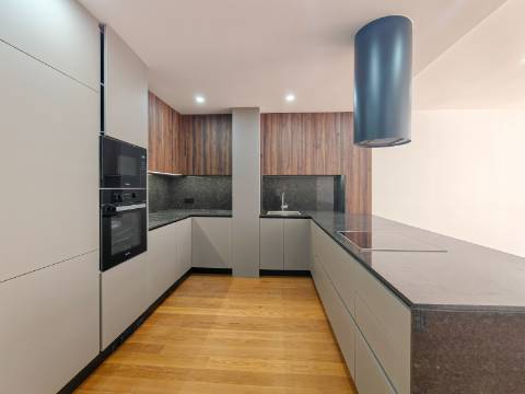 Imóvel Remodelado - 3 Suítes | Casal da Carochia, Ramada (Odivelas)