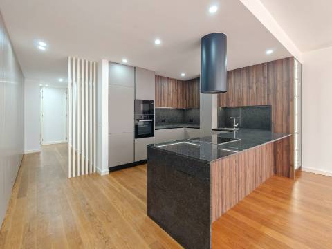 Imóvel Remodelado - 3 Suítes | Casal da Carochia, Ramada (Odivelas)