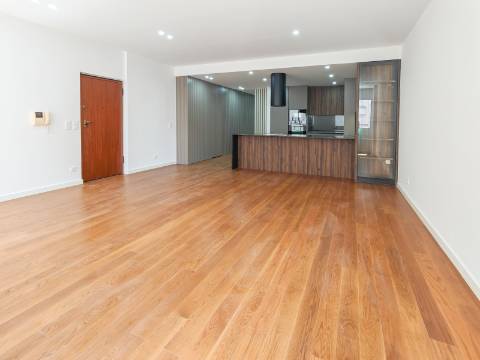 Imóvel Remodelado - 3 Suítes | Casal da Carochia, Ramada (Odivelas)