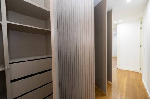 Imóvel Remodelado - 3 Suítes | Casal da Carochia, Ramada (Odivelas)