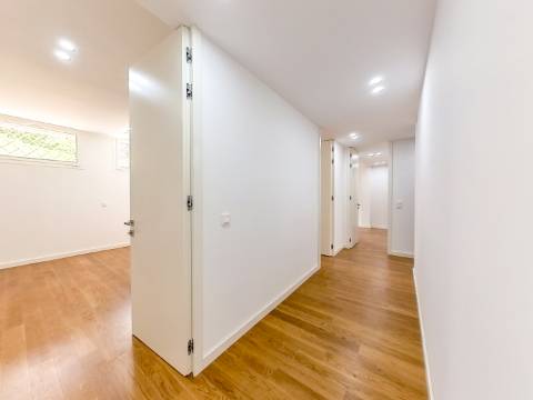 Imóvel Remodelado - 3 Suítes | Casal da Carochia, Ramada (Odivelas)