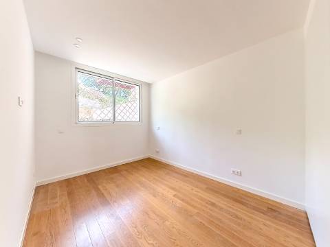 Imóvel Remodelado - 3 Suítes | Casal da Carochia, Ramada (Odivelas)