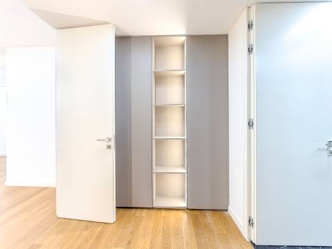 Imóvel Remodelado - 3 Suítes | Casal da Carochia, Ramada (Odivelas)