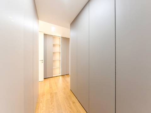 Imóvel Remodelado - 3 Suítes | Casal da Carochia, Ramada (Odivelas)