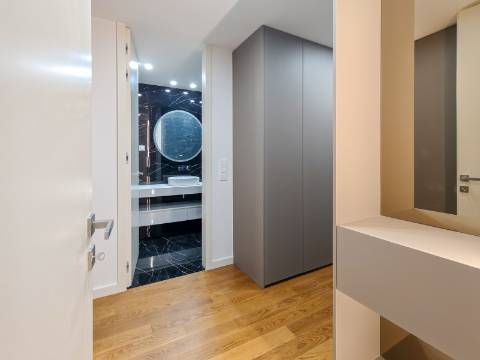 Imóvel Remodelado - 3 Suítes | Casal da Carochia, Ramada (Odivelas)