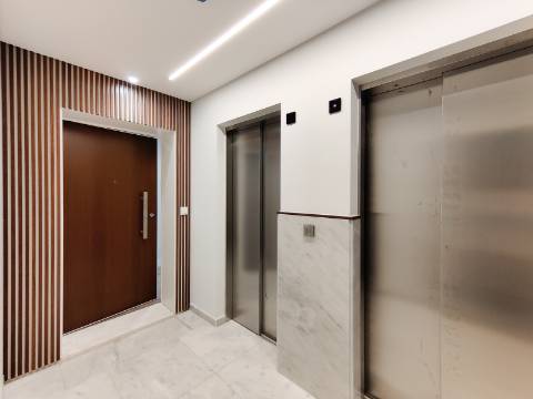 Apartamento T3+1 nas Colinas do Cruzeiro com terraço, estacionamento para 4 Viaturas e Arrecadação