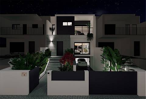 Moradia T3 em banda com Piscina, jardim e acabamentos de excelência no Estoril