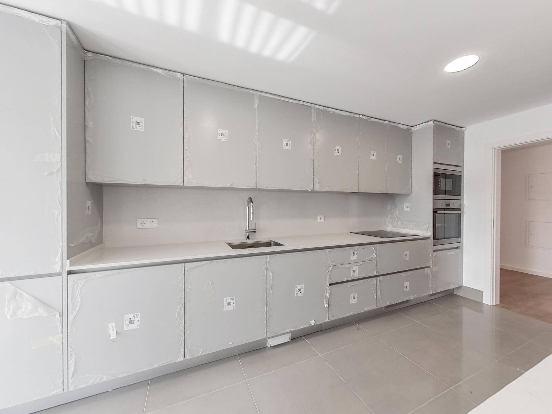 Apartamento T3 com parqueamento e arrecadação em Loures