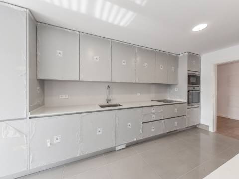 Apartamento T3 Novo | Acabamentos de Qualidade | Loures