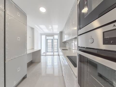 Apartamento T3 Novo | Acabamentos de Qualidade | Loures