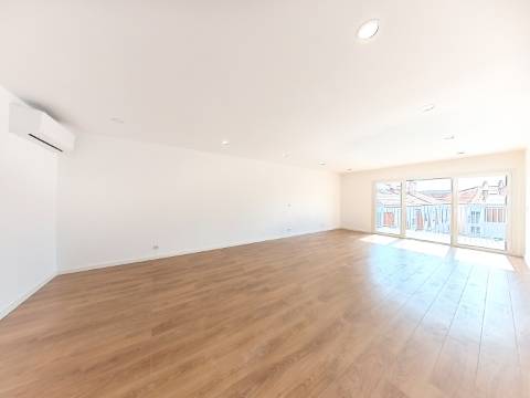 Apartamento T3 Novo | Acabamentos de Qualidade | Loures