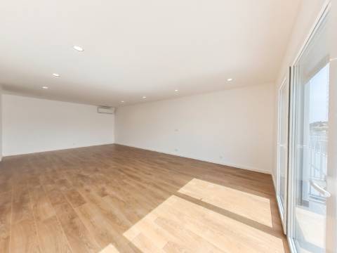 Apartamento T3 Novo | Acabamentos de Qualidade | Loures