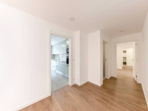 Apartamento T3 Novo | Acabamentos de Qualidade | Loures