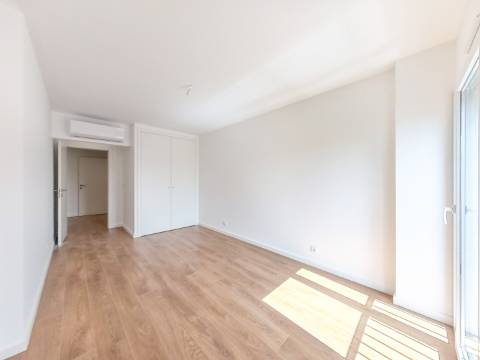 Apartamento T3 Novo | Acabamentos de Qualidade | Loures