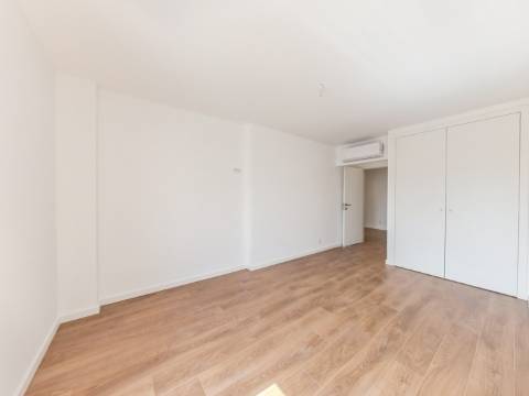 Apartamento T3 Novo | Acabamentos de Qualidade | Loures