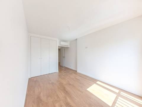 Apartamento T3 Novo | Acabamentos de Qualidade | Loures