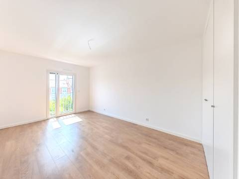 Apartamento T3 Novo | Acabamentos de Qualidade | Loures