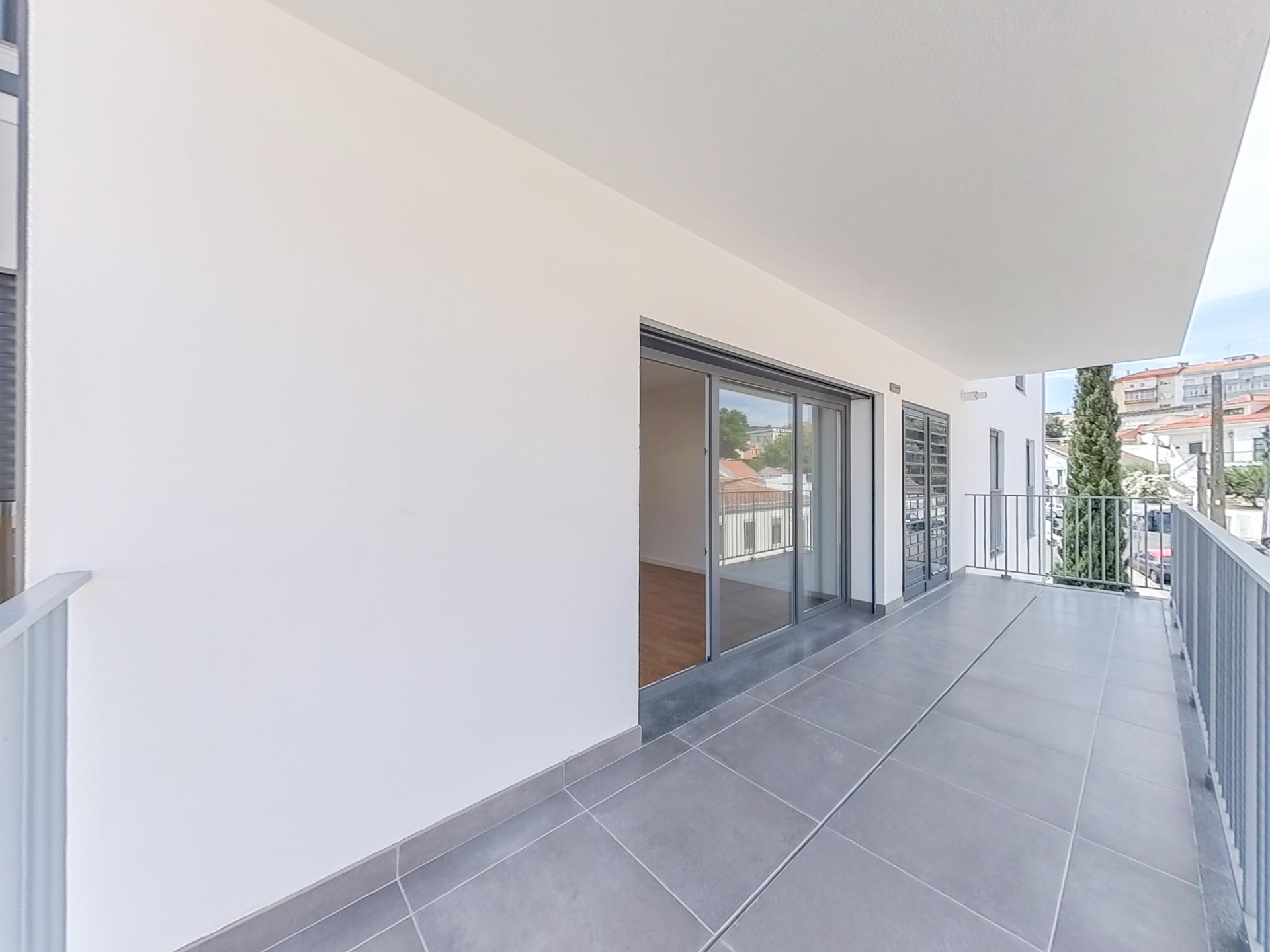 Apartamento T2 com parqueamento e com arrecadação em Loures