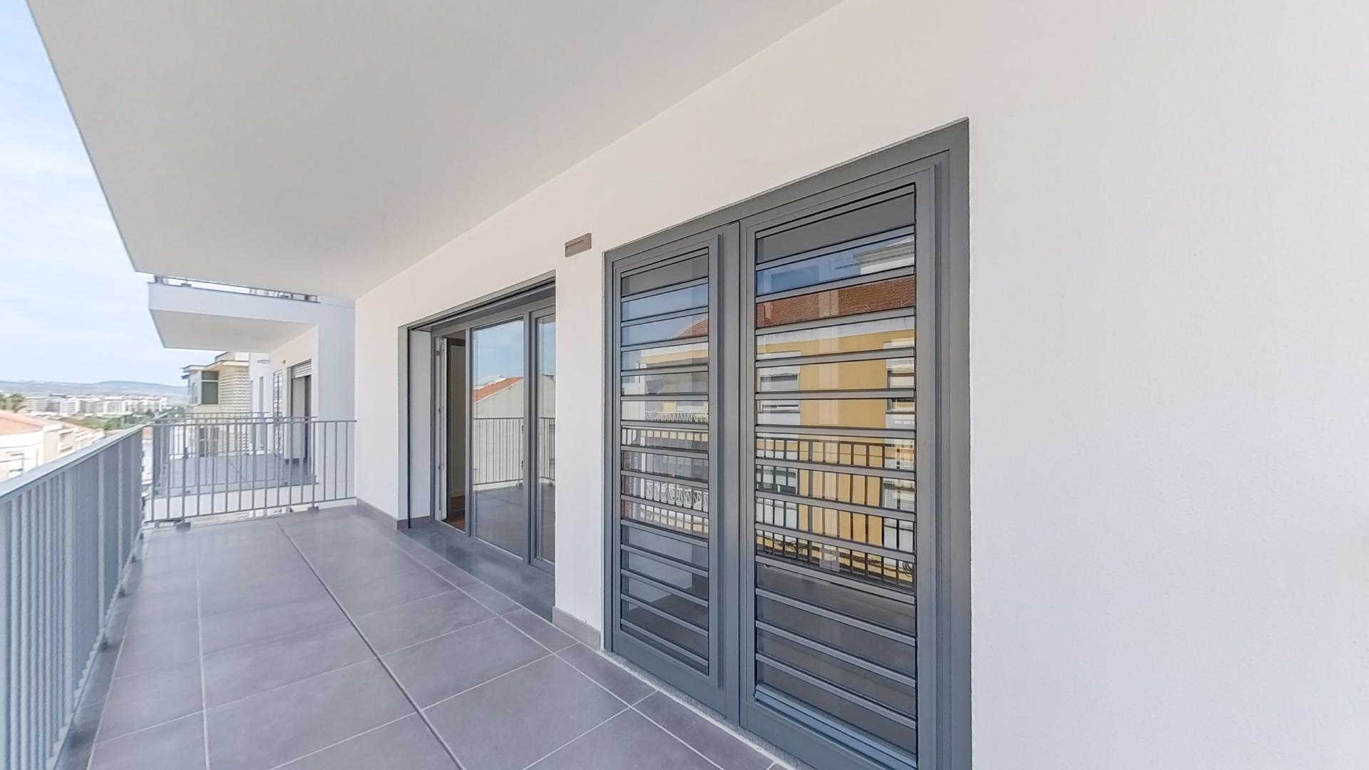Apartamento T2 com parqueamento e com arrecadação em Loures