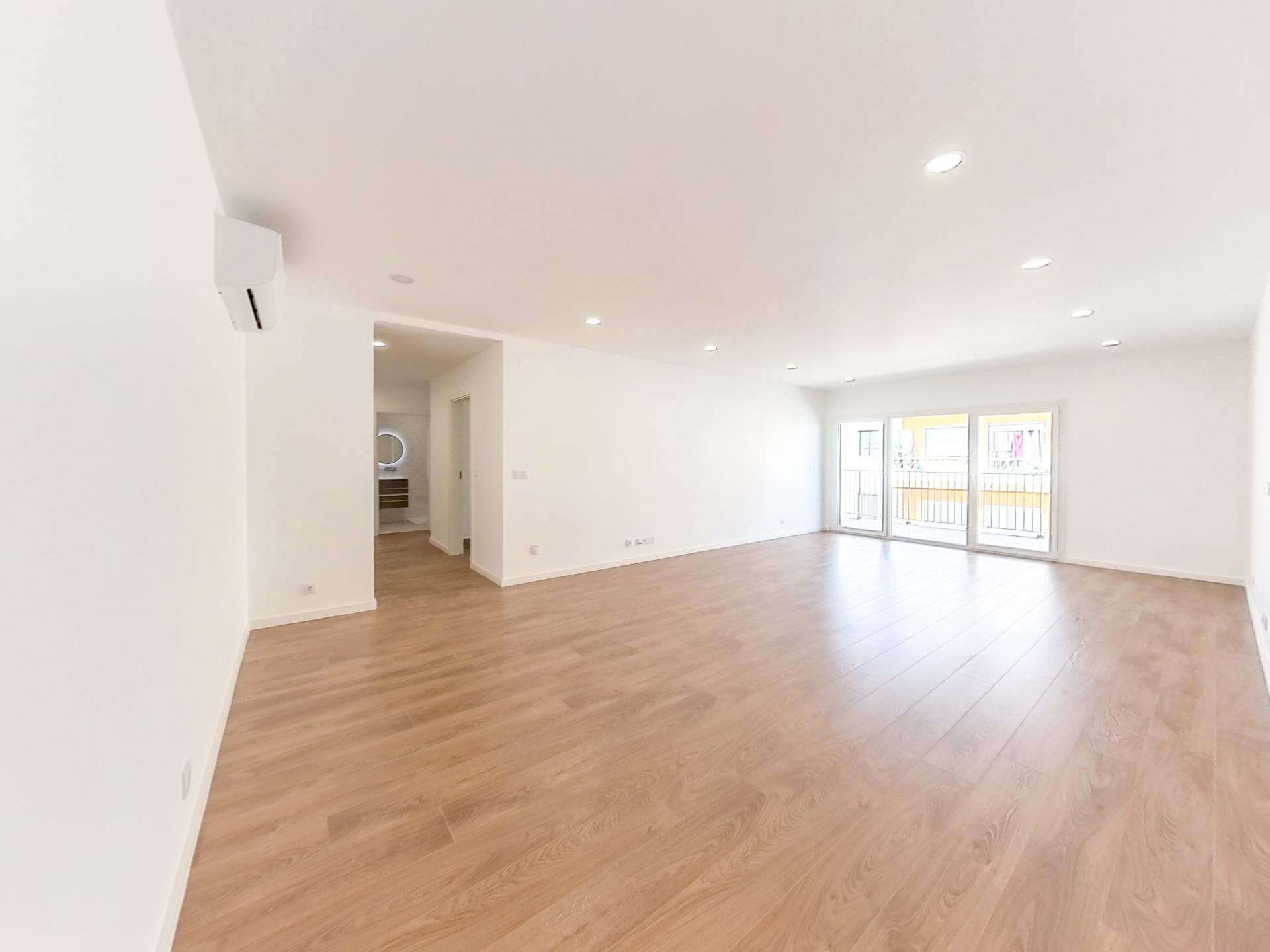 Apartamento T2 com parqueamento e com arrecadação em Loures