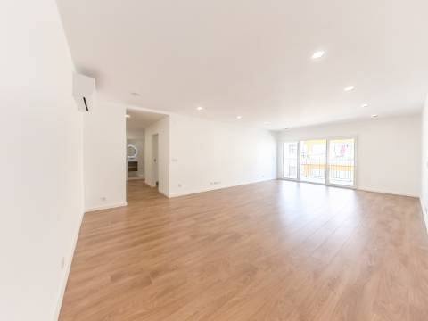 Apartamento T2 | Acabamentos de Qualidade | Loures