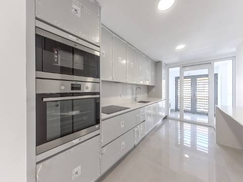Apartamento T2 | Acabamentos de Qualidade | Loures