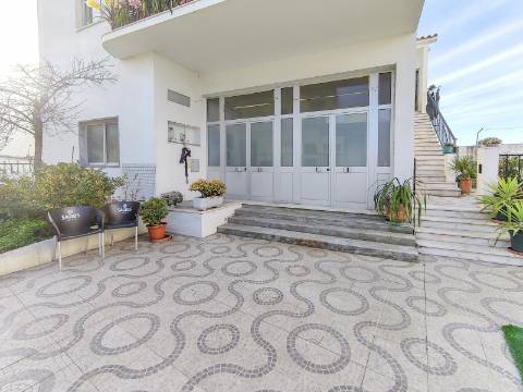 Loja ou Armazém com 128m2 no Casal Novo em Caneças - Odivelas