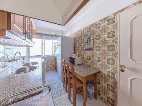 Exclusivo GMG Imobiliária | T2 Luminoso e Bem Estimado | Amadora - São Brás