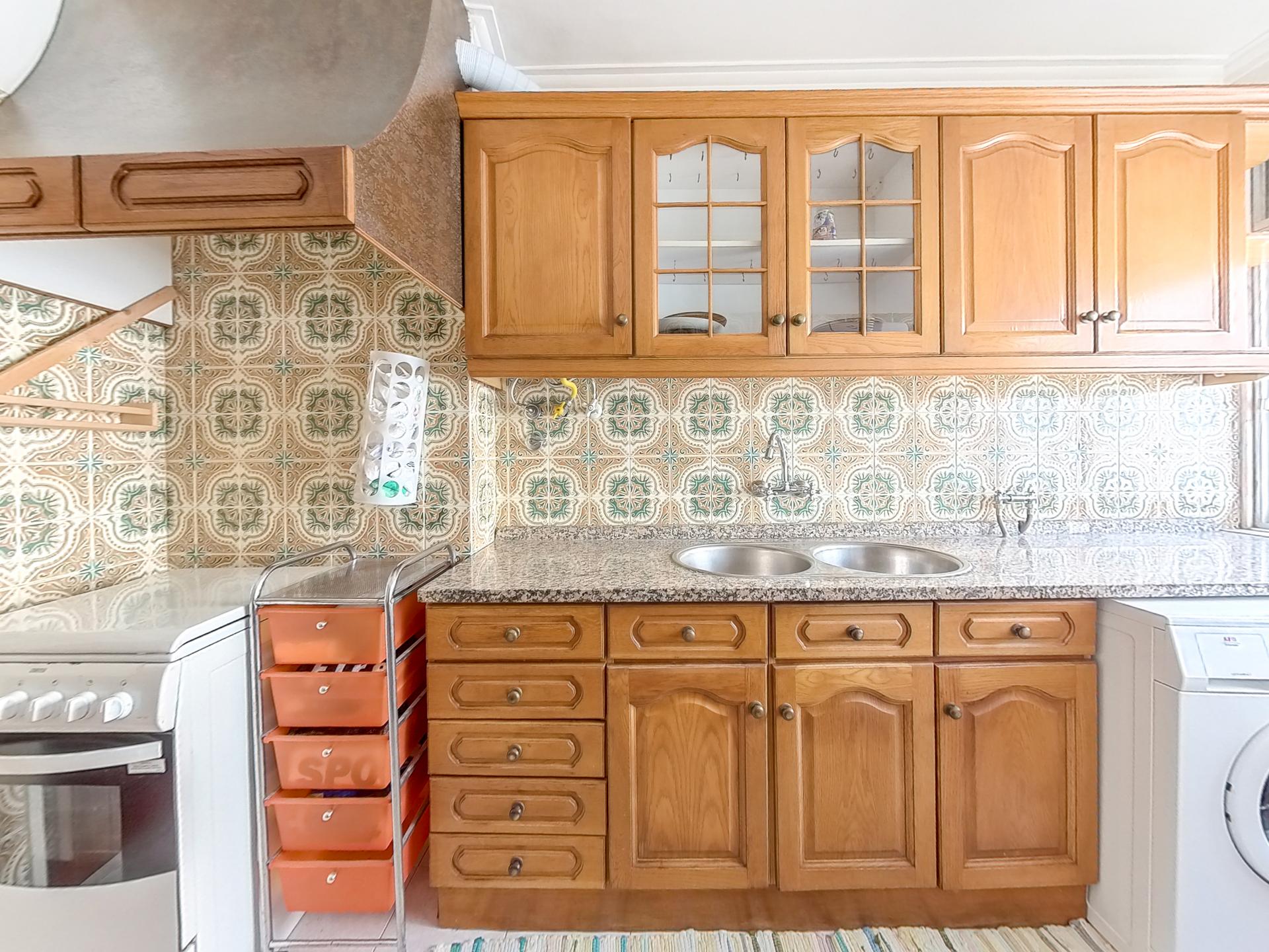 Apartamento T2 à venda na Rua Branquinho da Fonseca- Mina de Água (Amadora)