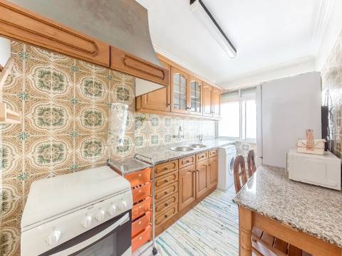 Exclusivo GMG Imobiliária | T2 Luminoso e Bem Estimado | Amadora - São Brás